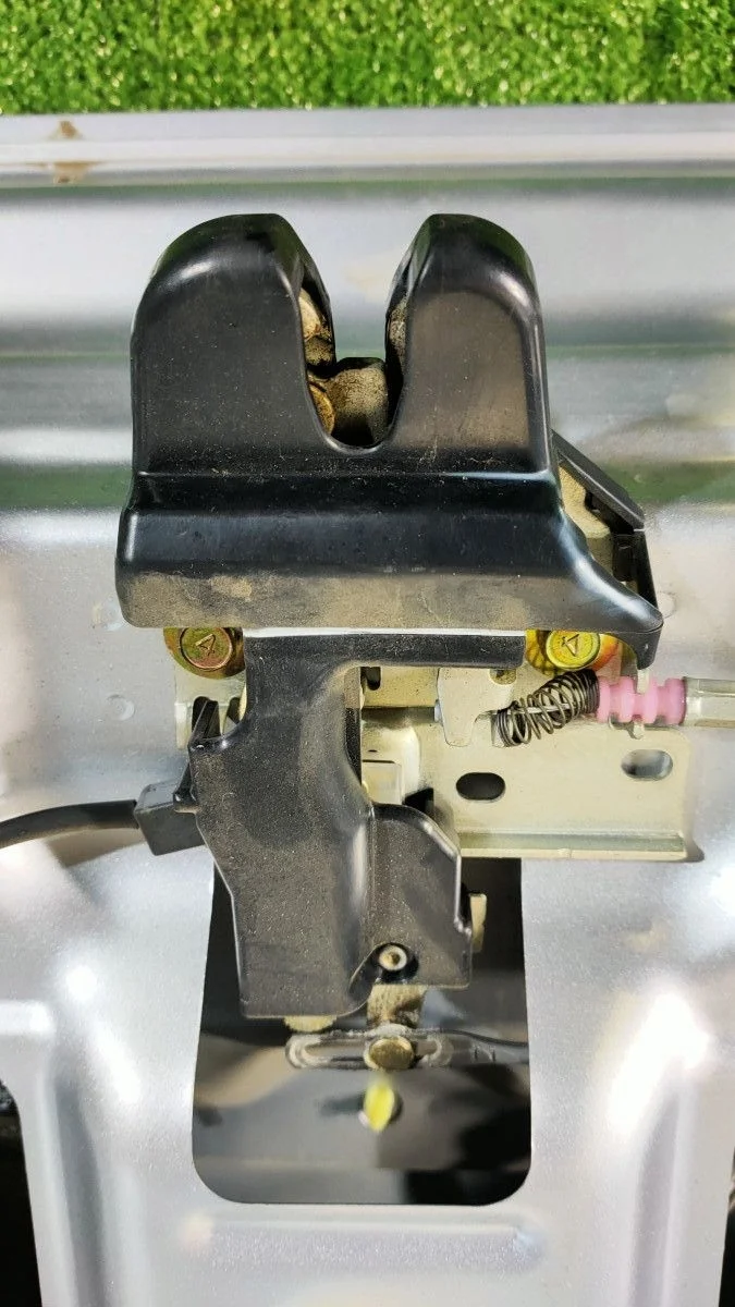 Замок багажника для Mitsubishi Lancer IX