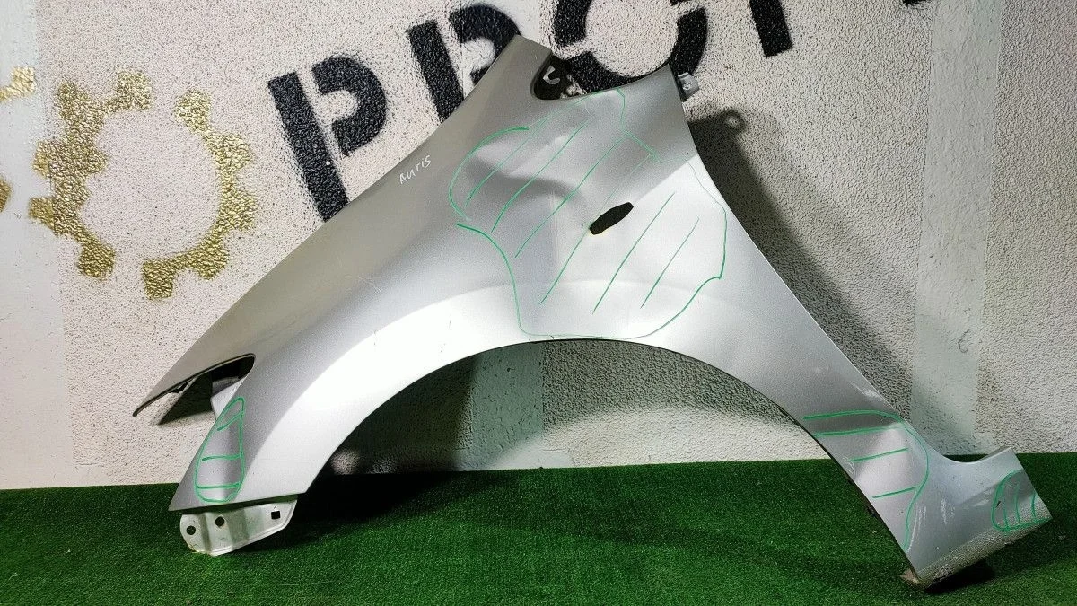 Крыло переднее левое Toyota Auris (E150) I