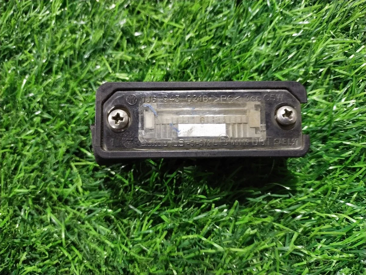 Плафон подсветки Volkswagen Passat B6 (2005—2010)