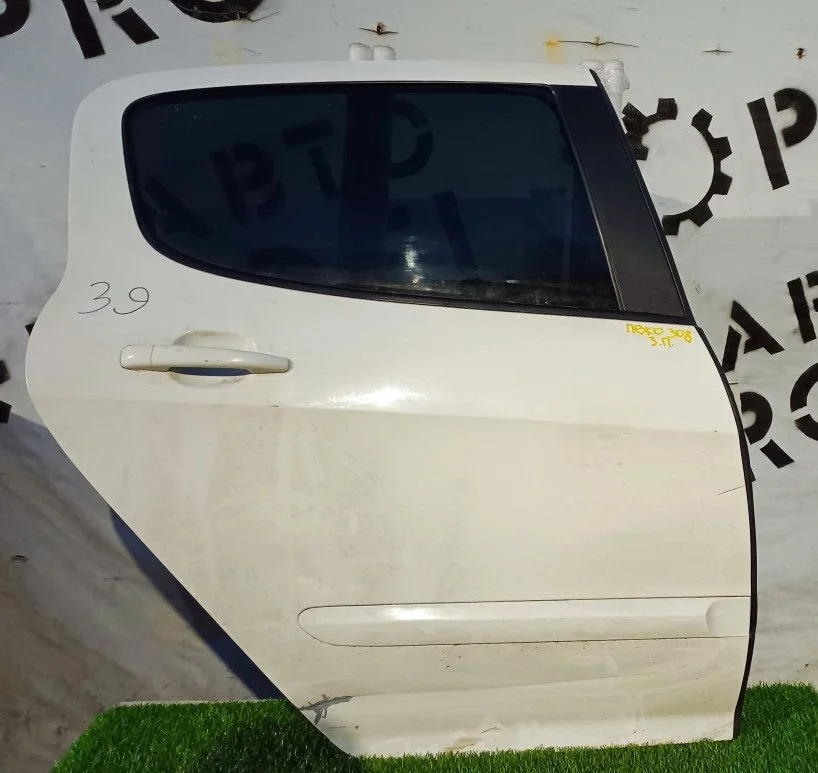 Дверь задняя правая Peugeot 308