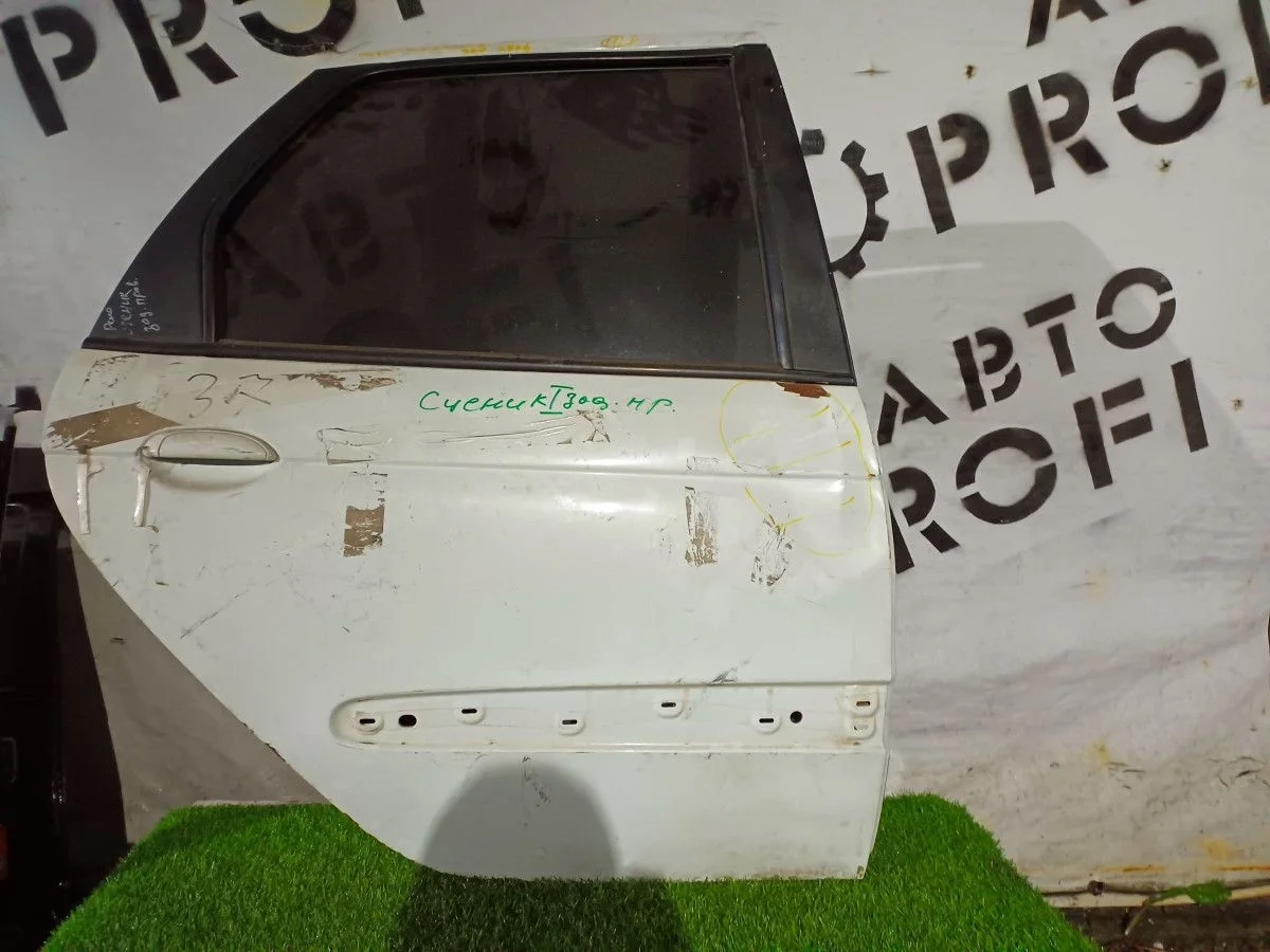Дверь задняя правая Renault Scenic 1