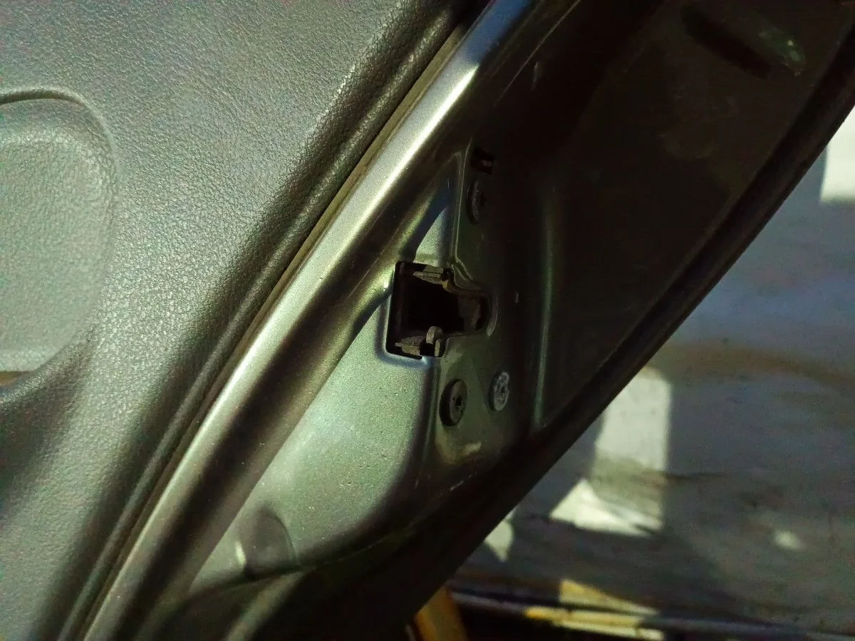 Замок двери задней правой Renault Clio II рестайлинг (2001—2003)