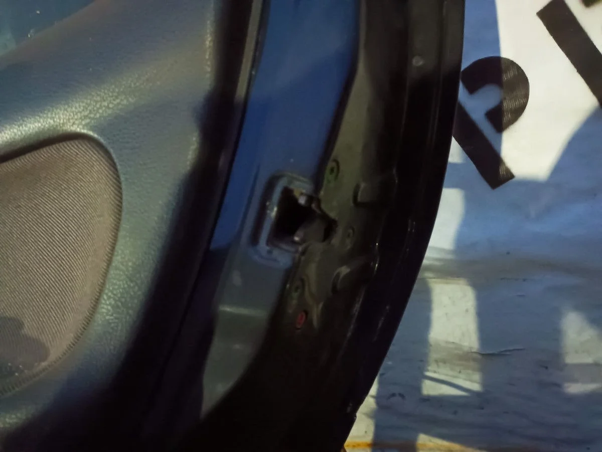 Замок двери задней правой Peugeot 206 I