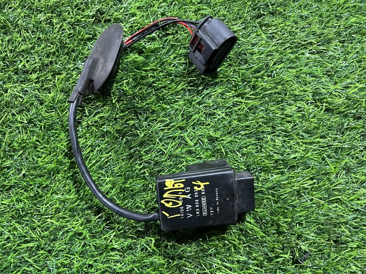 Реле топливного насоса Volkswagen Golf (Mk4) IV