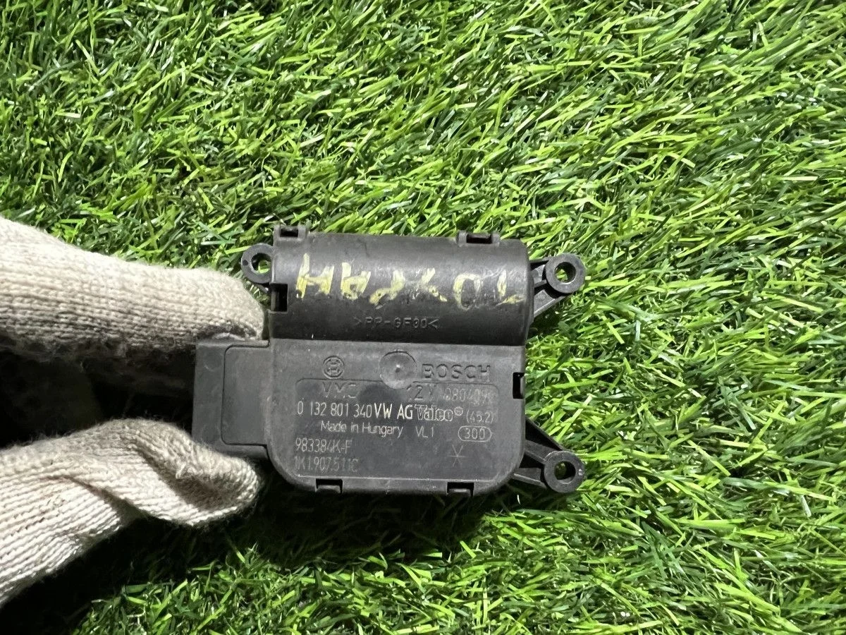 Моторчик заслонки отопителя Volkswagen Tiguan I (2007—2011)