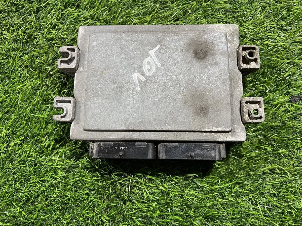 Блок управления двигателем Renault Logan