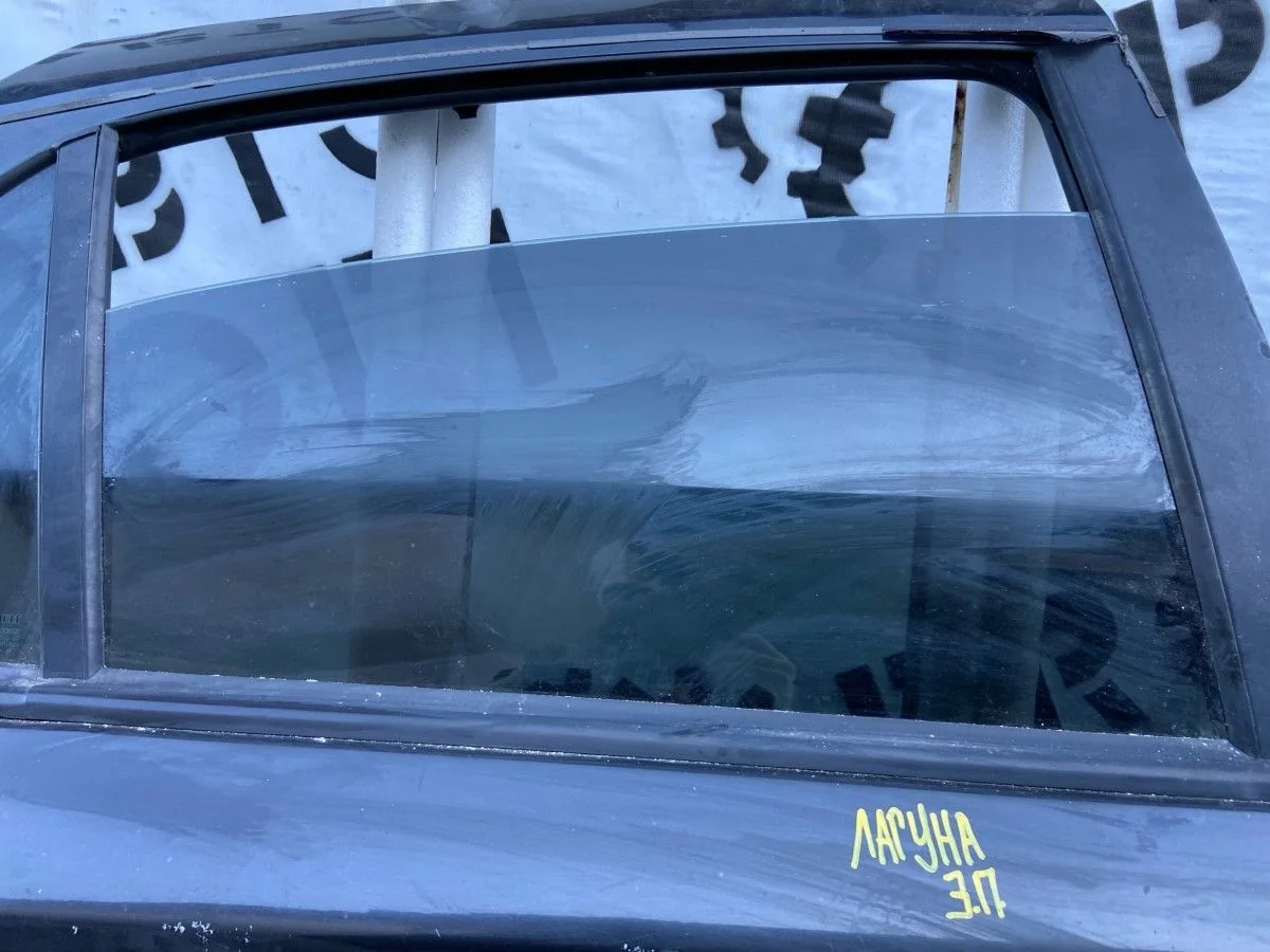 Стекло двери заднее правое Renault Laguna