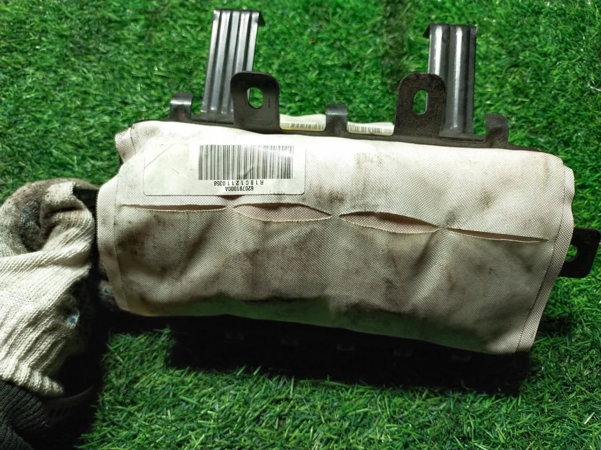 Подушка безопасности в торпедо Hyundai Solaris I