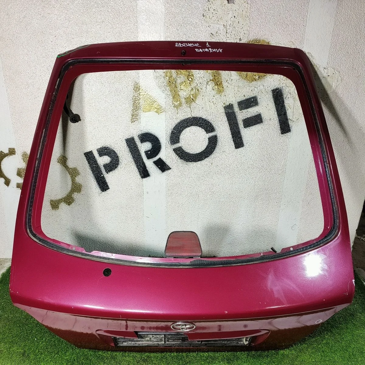 Крышка багажника Toyota Avensis (T220) I