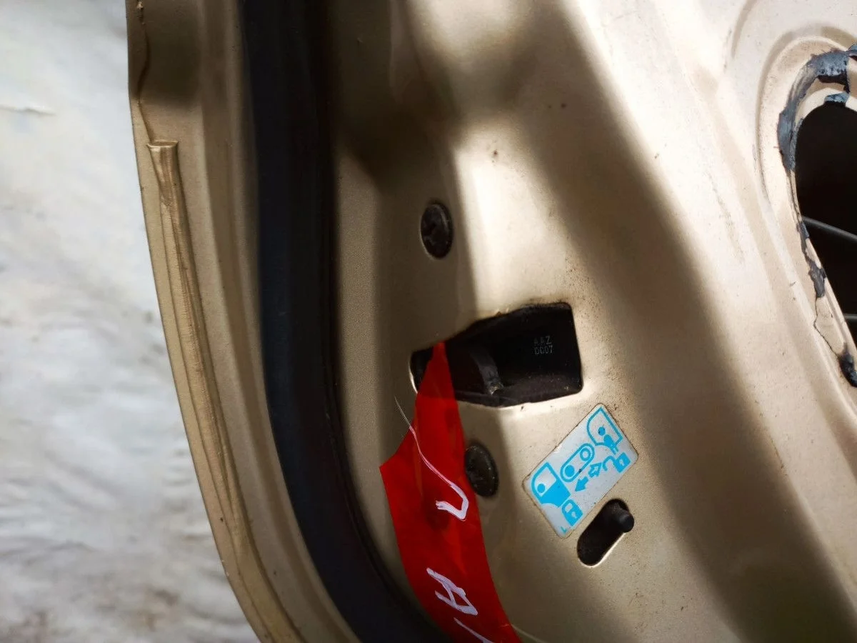 Замок двери задней левой Hyundai Accent II (1999—2012)