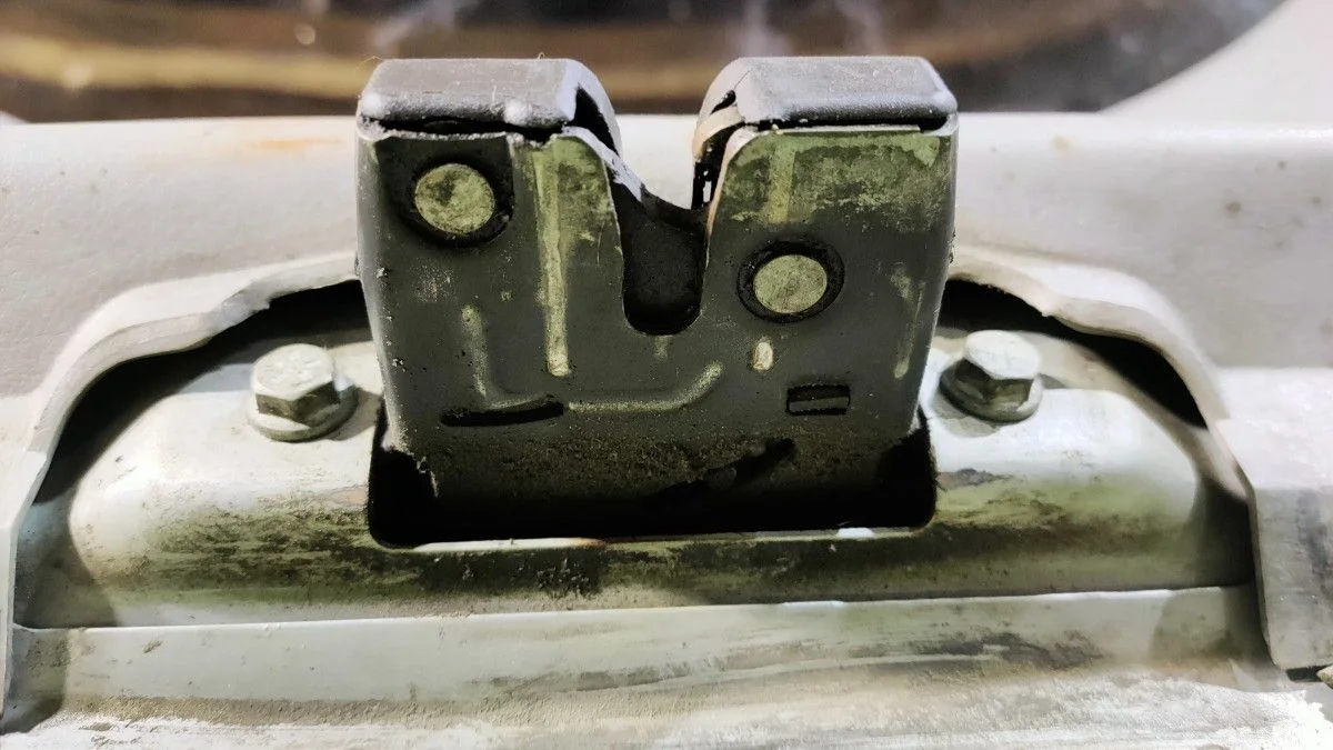 Замок багажника Nissan Primera (P12) III