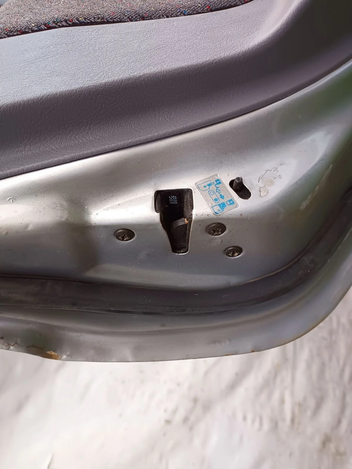 Замок двери задней левой Hyundai Accent II (1999—2012)