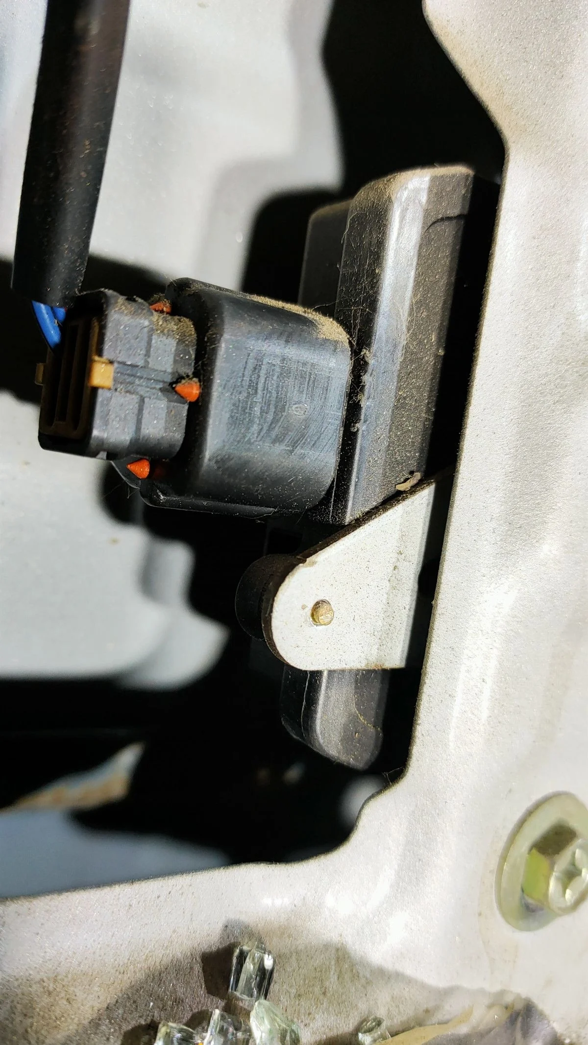 Активатор замка багажника Mitsubishi Space Wagon