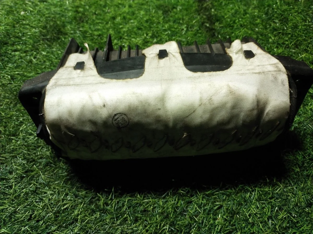 Подушка безопасности в торпедо Volkswagen Jetta VI