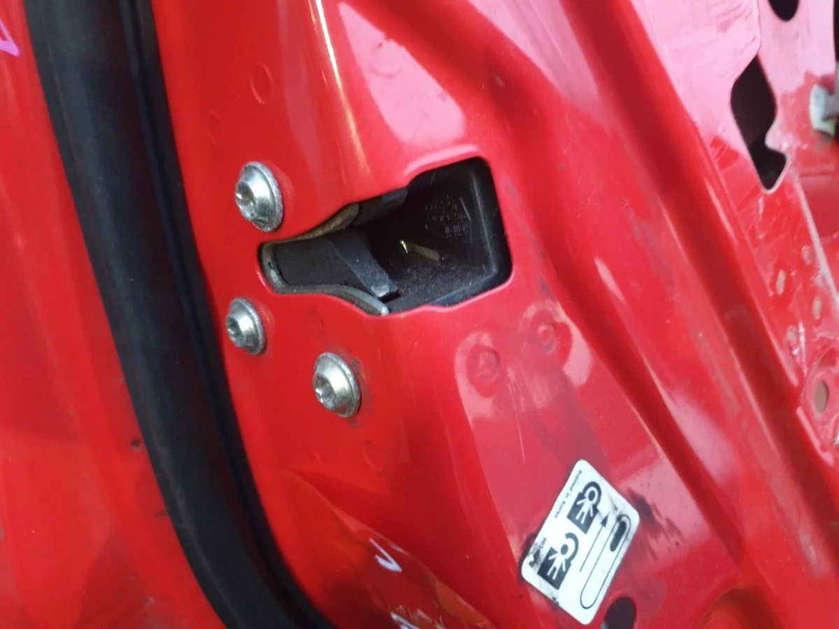 Замок двери задней левый Chevrolet Lacetti