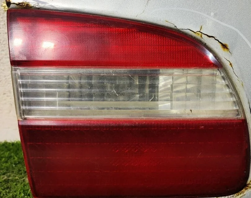 Фонарь задний внутренний левый Toyota Corolla VIII