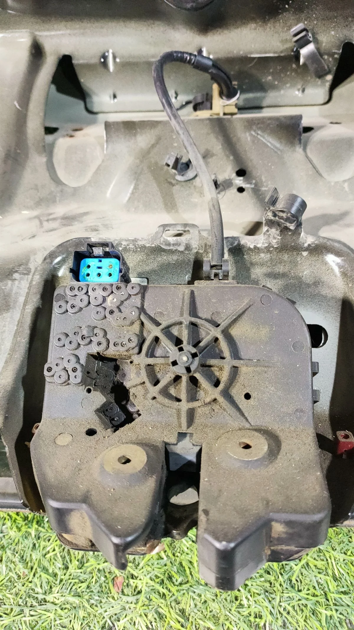 Замок крышки багажника для Ford Mondeo (3) III