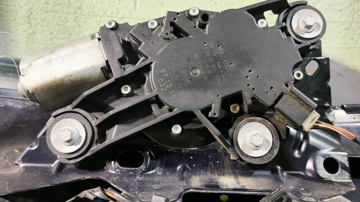 Моторчик стеклоочистителя задний для Ford Focus II