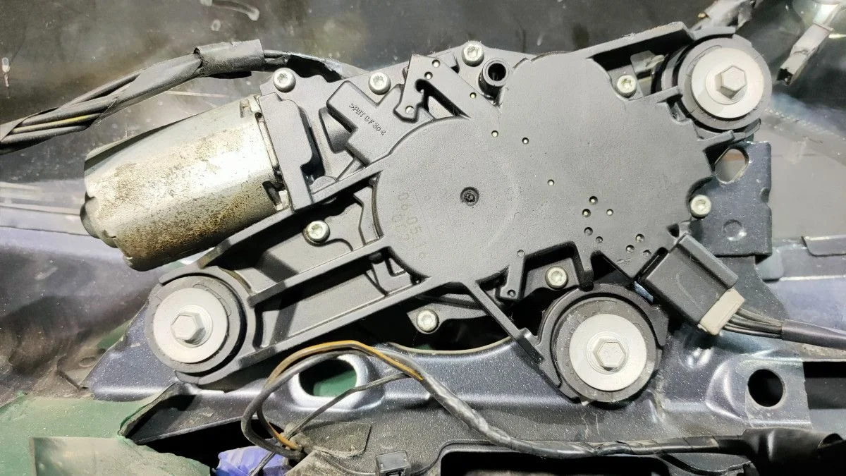 Моторчик стеклоочистителя задний для Ford Focus II