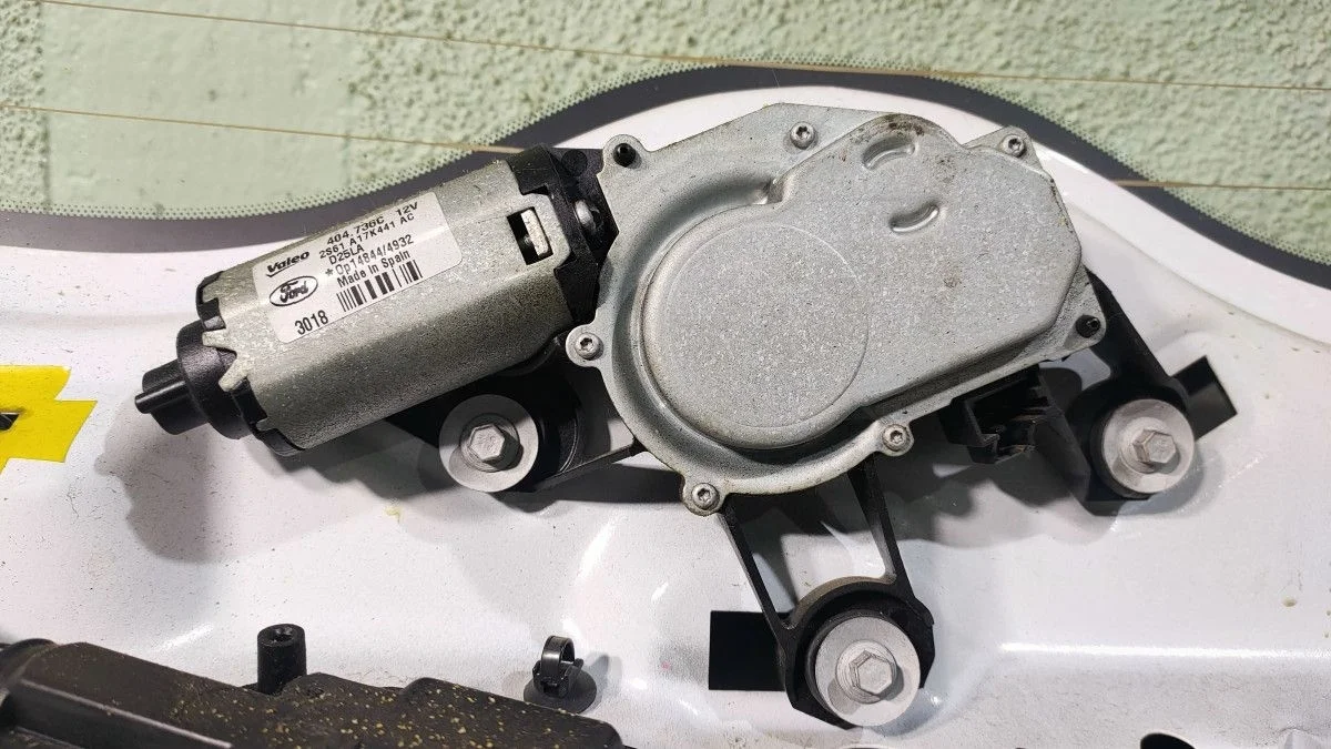 Моторчик стеклоочистителя задний Ford Fiesta VI