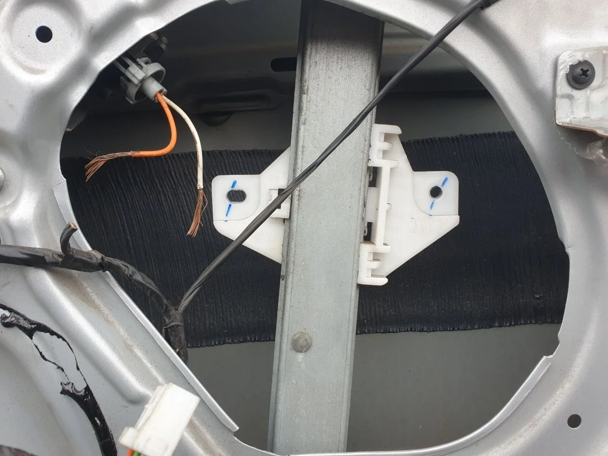 Стеклоподъемник задний правый Hyundai Solaris I