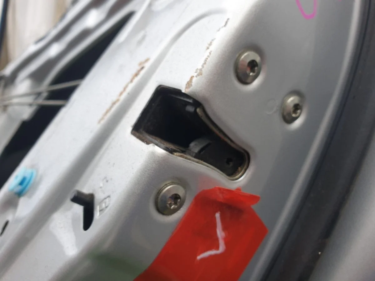 Замок двери задней правой Hyundai Solaris I