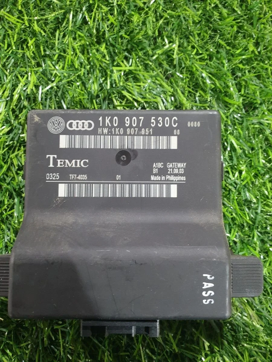 Блок управления двс Volkswagen Golf 5