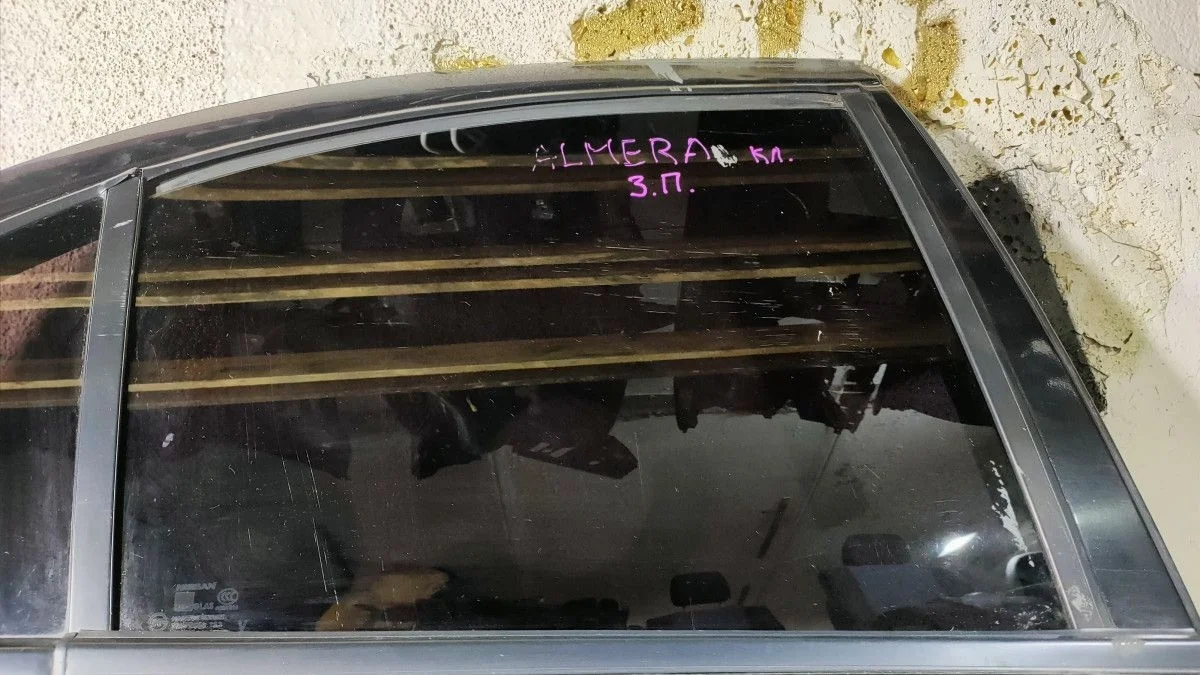 Стекло двери задней правой Nissan Almera Classic I
