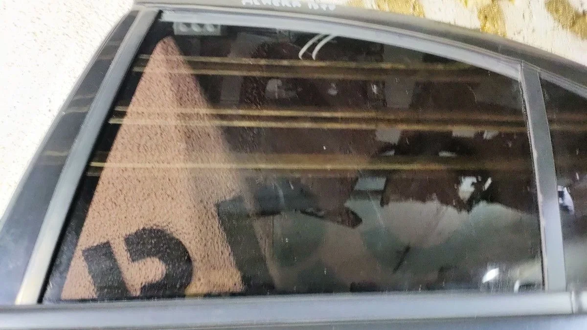 Стекло двери задней левой Nissan Almera Classic I