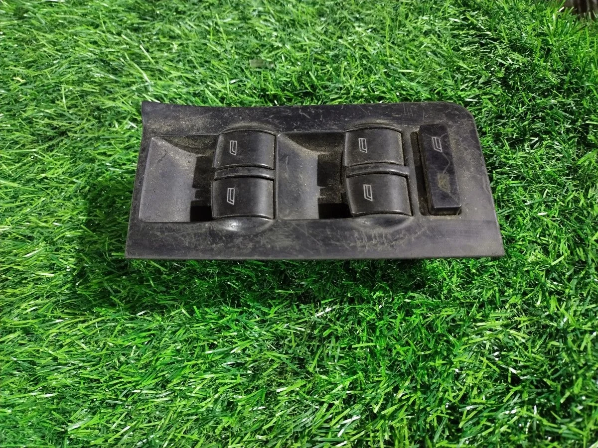 Блок управления стеклоподъемниками Audi A6 (C5)