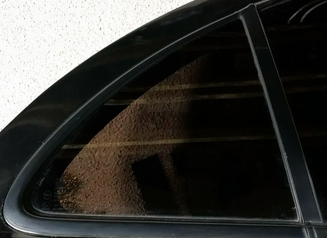 Стекло двери задней правой (форточка) для Nissan