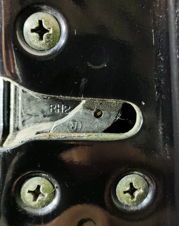 Замок двери передней правой Nissan Almera Classic