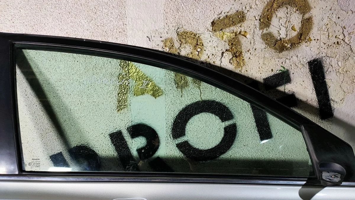 Стекло двери передней правой для Toyota Avensis II