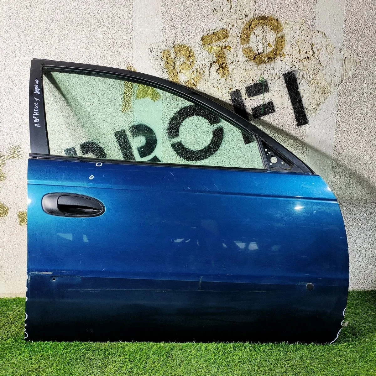 дверь передняя правая Toyota Avensis (T220) I