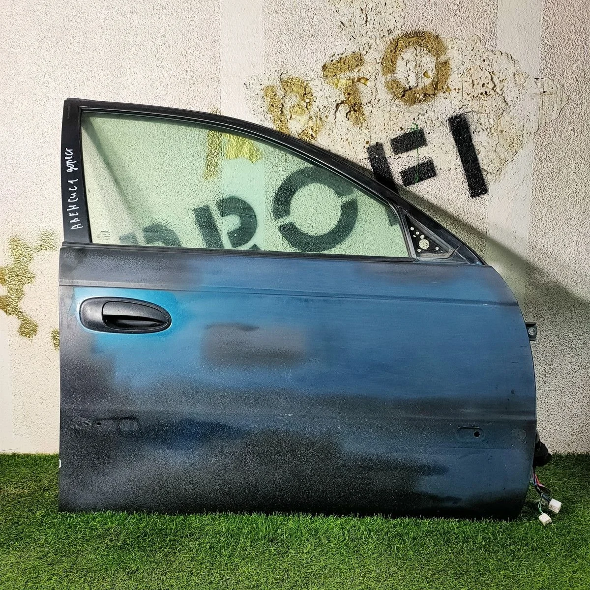 дверь передняя правая Toyota Avensis (T220) I