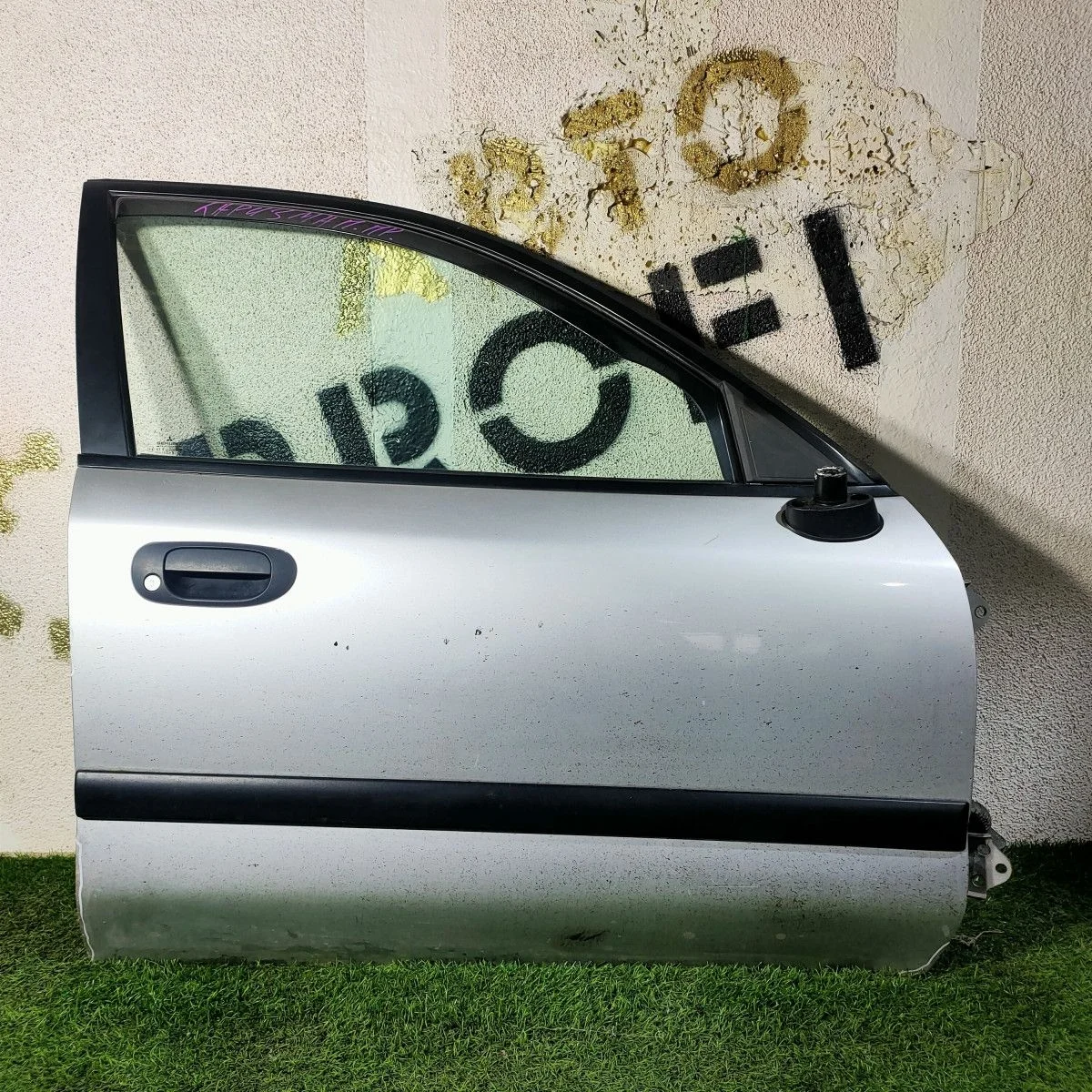 Дверь передняя правая для Mitsubishi Carisma I