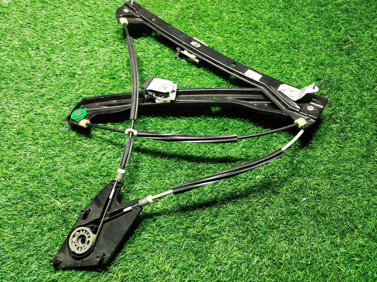 Стеклоподъемник электр. передний правый Volkswagen