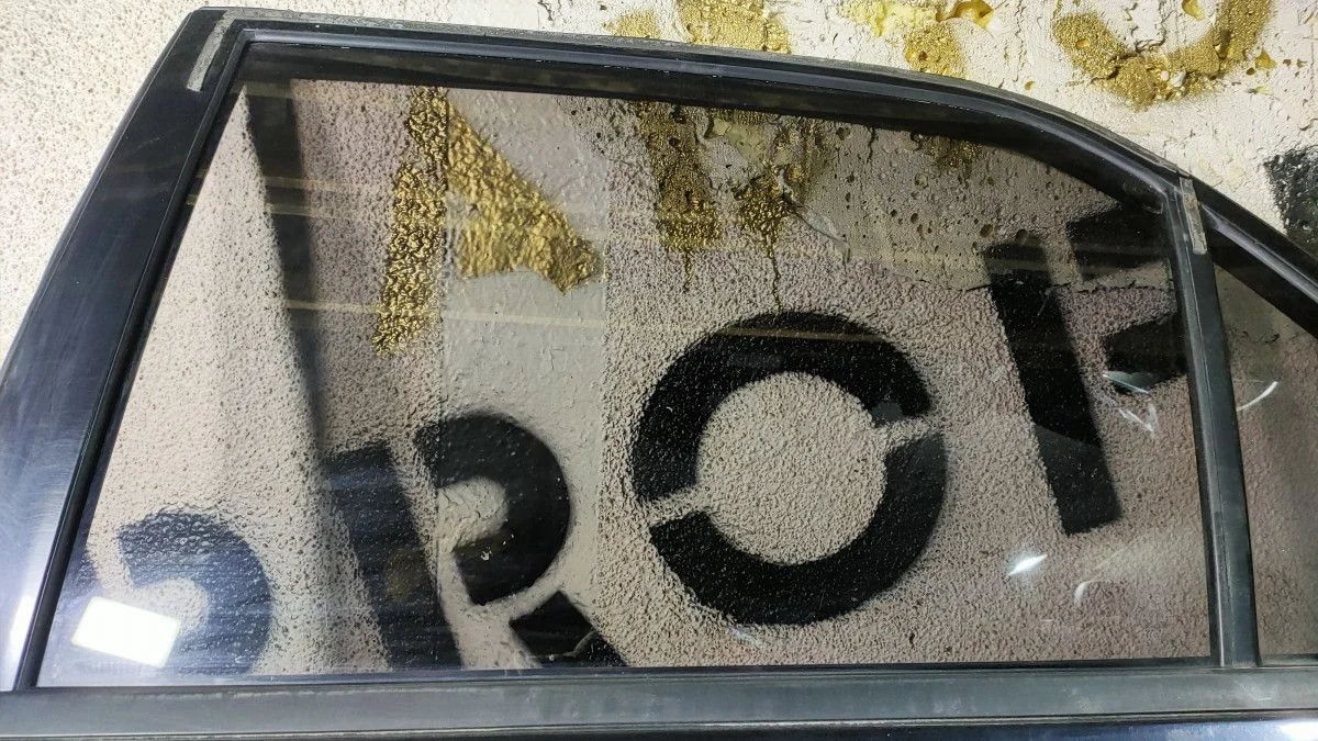 стекло задней левой двери Mitsubishi Lancer IX