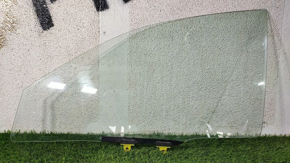 Стекло двери передней левой для Mitsubishi Lancer