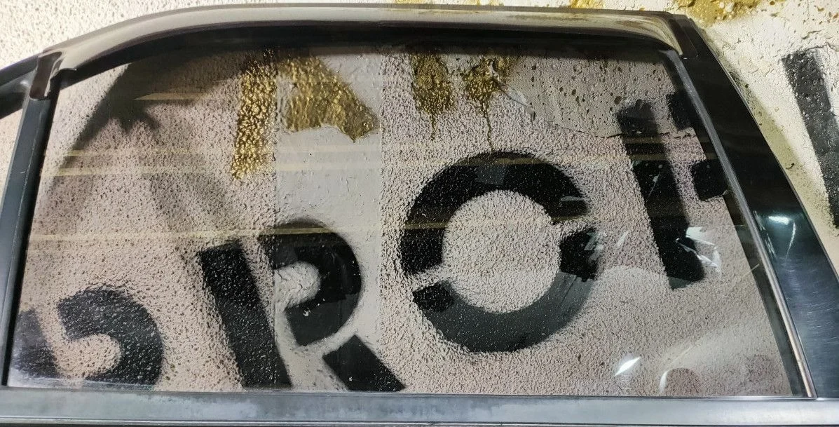 стекло задней правой двери  mitsubishi Lancer IX