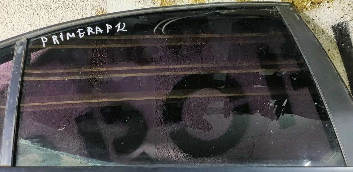 Стекло двери задней правой  Nissan Primera (P12) 3