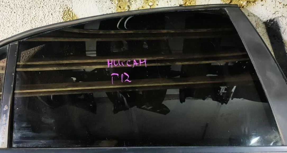 Стекло двери задней правой Nissan Primera (P12) 3