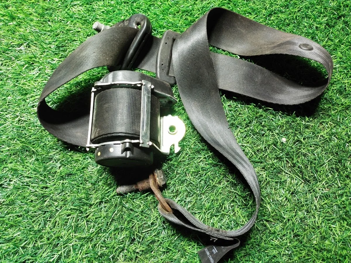 Ремень безопасности Renault Logan I