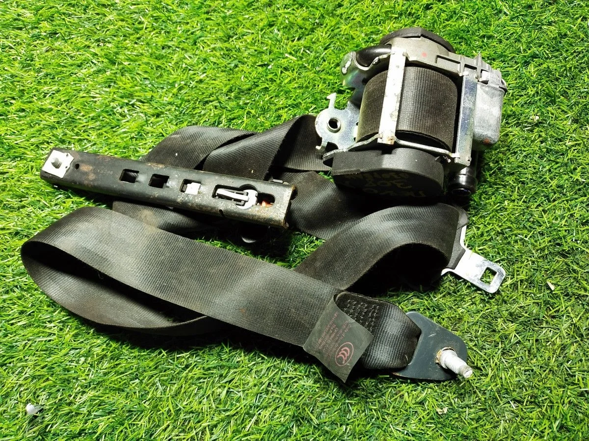 Ремень безопасности Peugeot 308