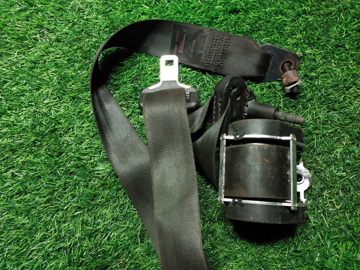 Ремень безопасности Renault Sandero I