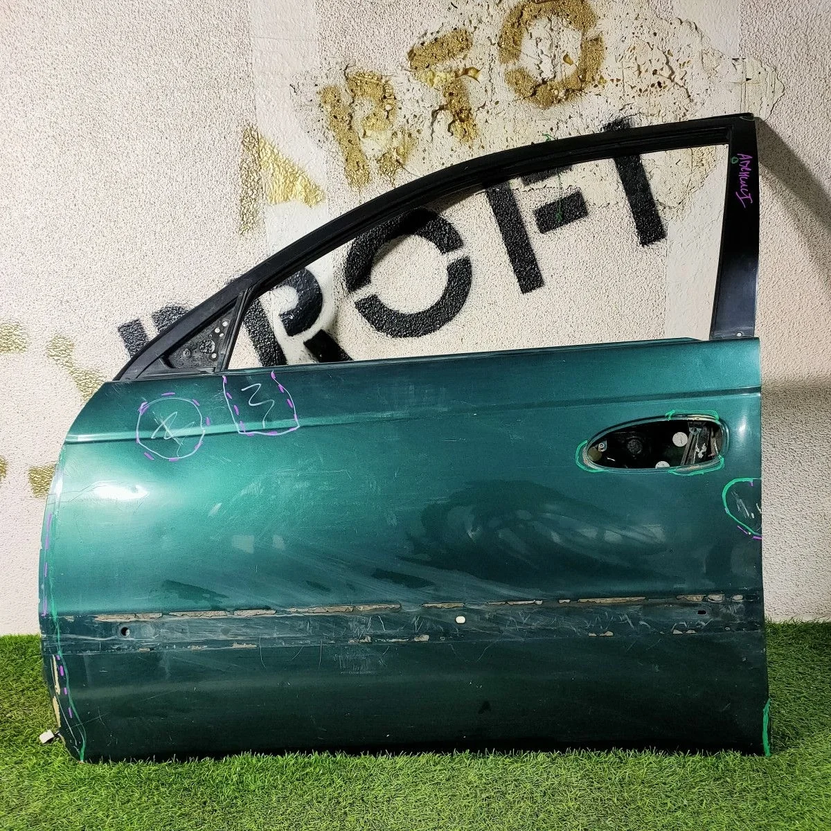 дверь передняя левая Toyota Avensis (T220) I