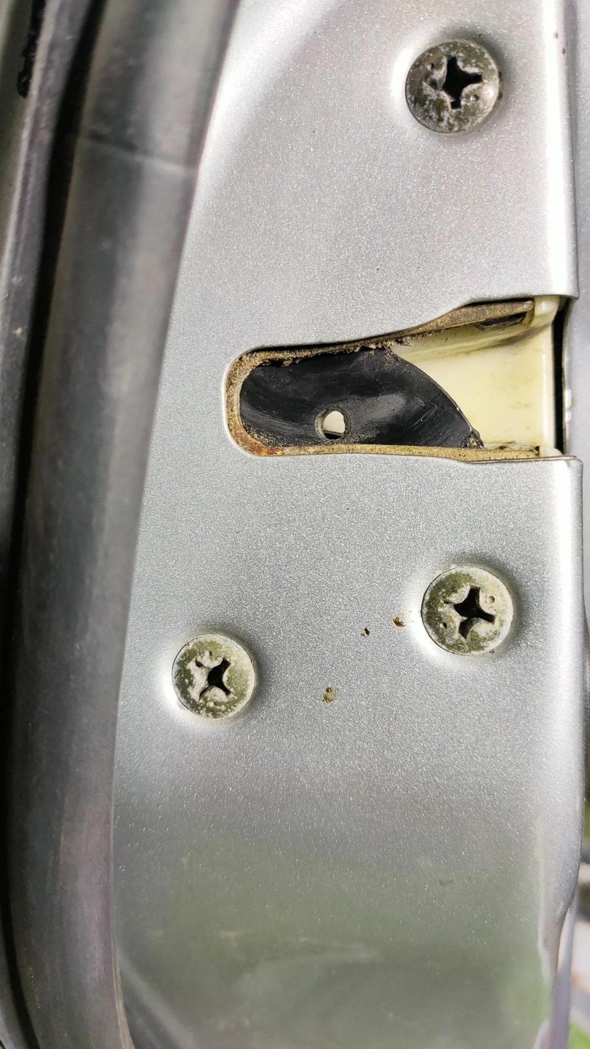 Замок двери задней левой Mitsubishi Galant VIII