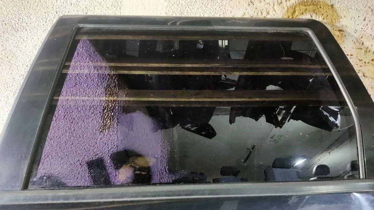 Стекло двери задней левой для Mitsubishi Outlander