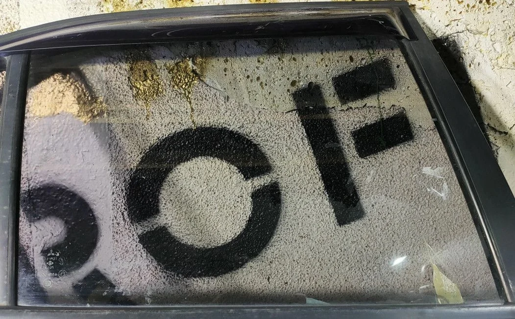 Стекло двери заднее правое Mitsubishi Galant VIII