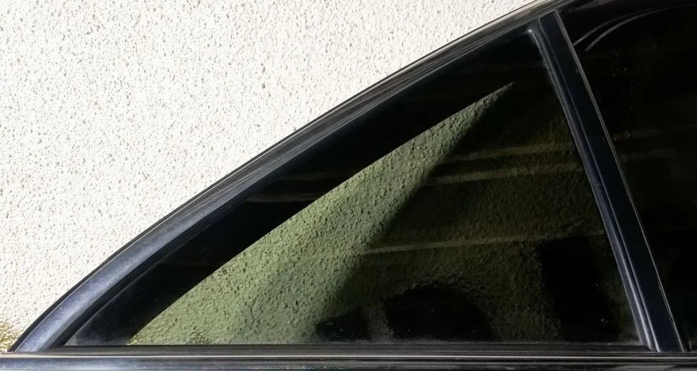 Стекло двери задней правой (форточка) Toyota Camry